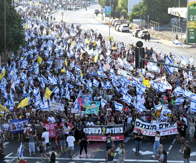 1000’s march to Jerusalem demanding hostage deal