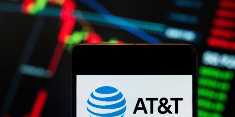 Nearly all AT&T subscribers’ phone information stolen in Snowflake cloud hack